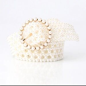 Elegant Pearl-Embellished Belt